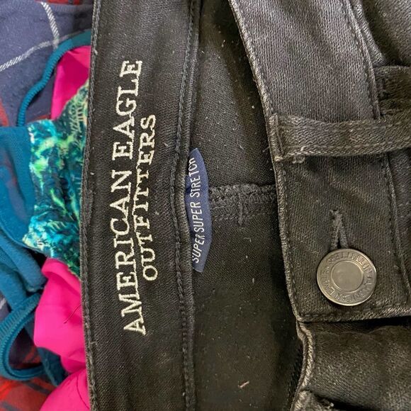 American Eagle Black Jegging Crop Distressed Ripped Black Denim Jeans Size 4 - Picture 6 of 7